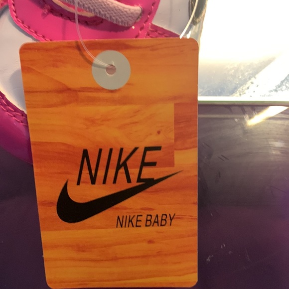 Nike - Picture 7 of 8